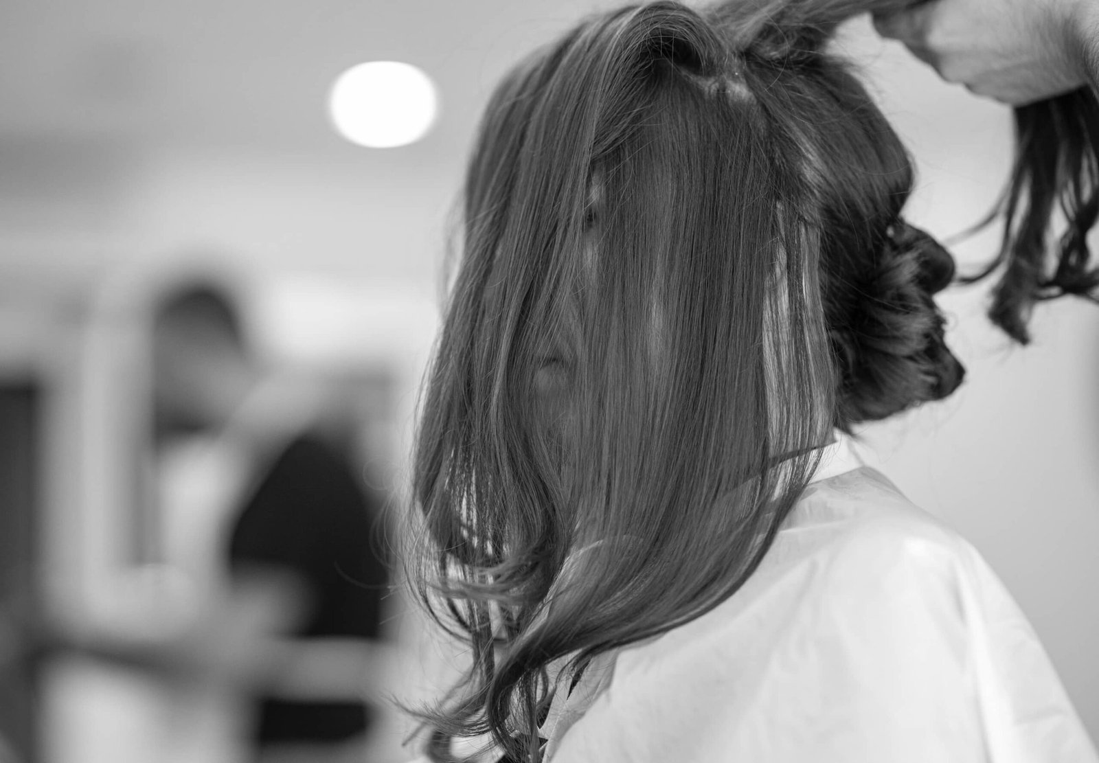 Coupe femme au salon Chez Josh, Le Mans