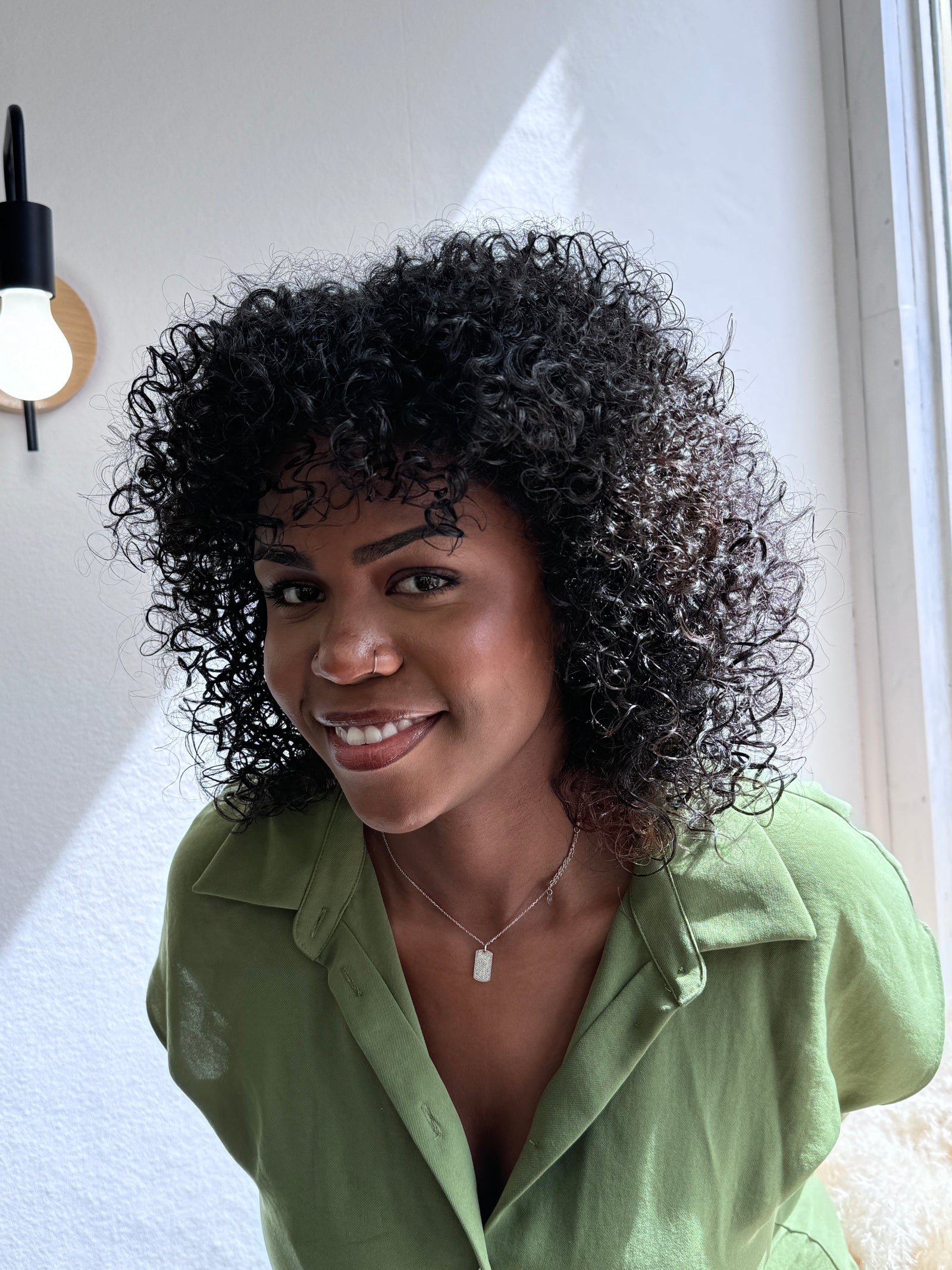 Cliente aux cheveux bouclés, coiffeur femme Chez Josh au Mans